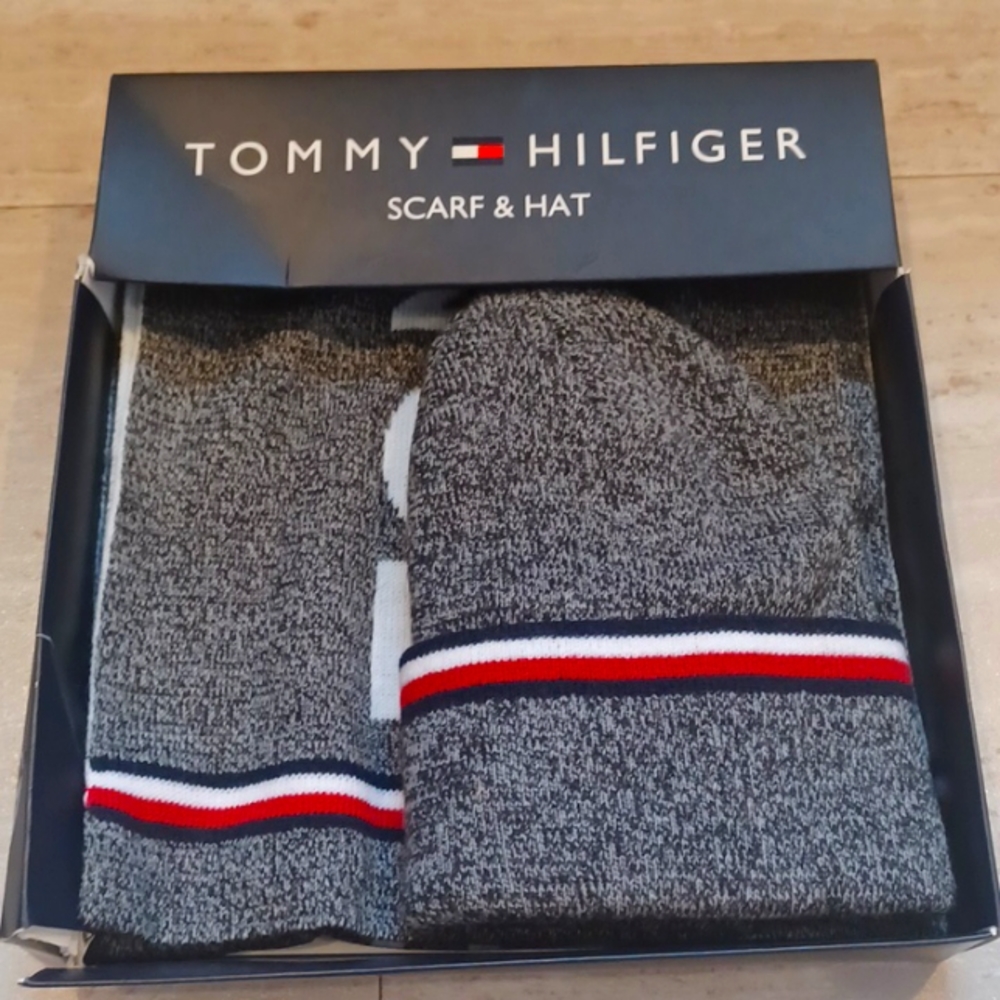 Unisex Tommy Hilfiger Scarf & Hat Set